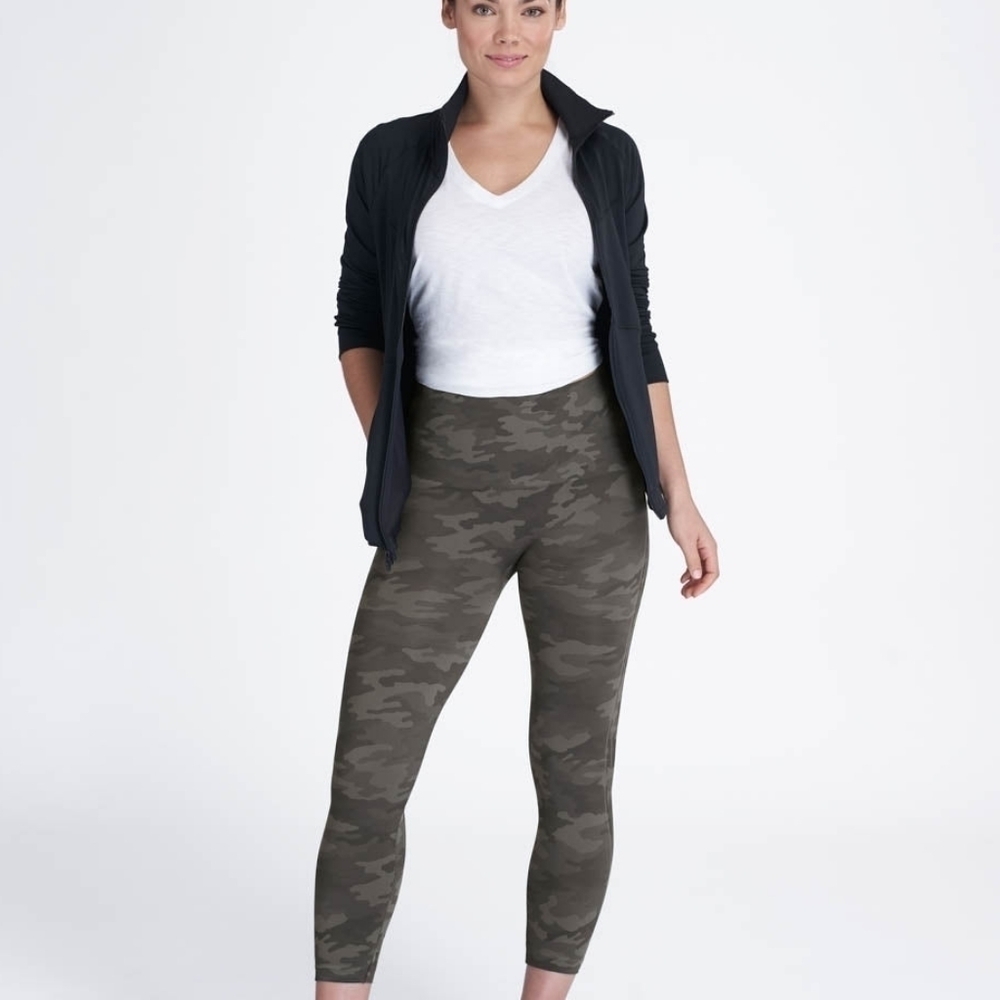 Spanx Look at Me Now Seamless Cropped Camo Leggings L